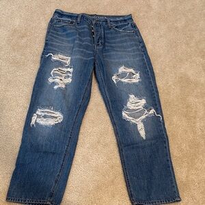 American Eagle vintage high rise Distressed Jeans